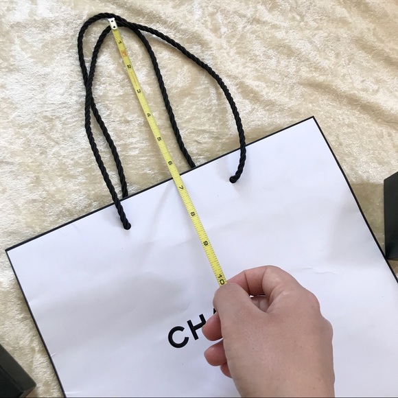 Chanel white shopping bag - Picture 4 of 7